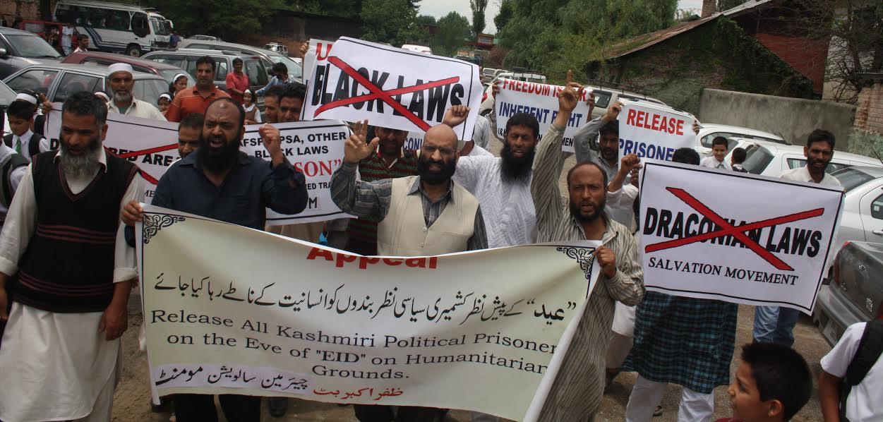 JKSM Protest against the illegal detention of political activists, innocent youth and demand their release before Eid ul Fittur